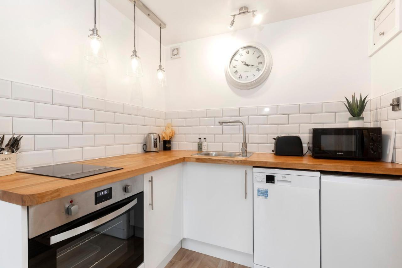Modern Self Contained Studio Home Челтнъм Екстериор снимка