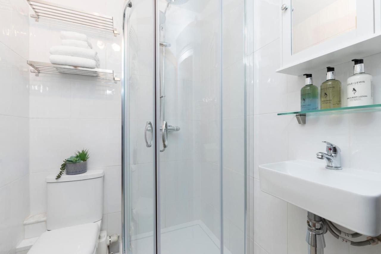 Modern Self Contained Studio Home Челтнъм Екстериор снимка