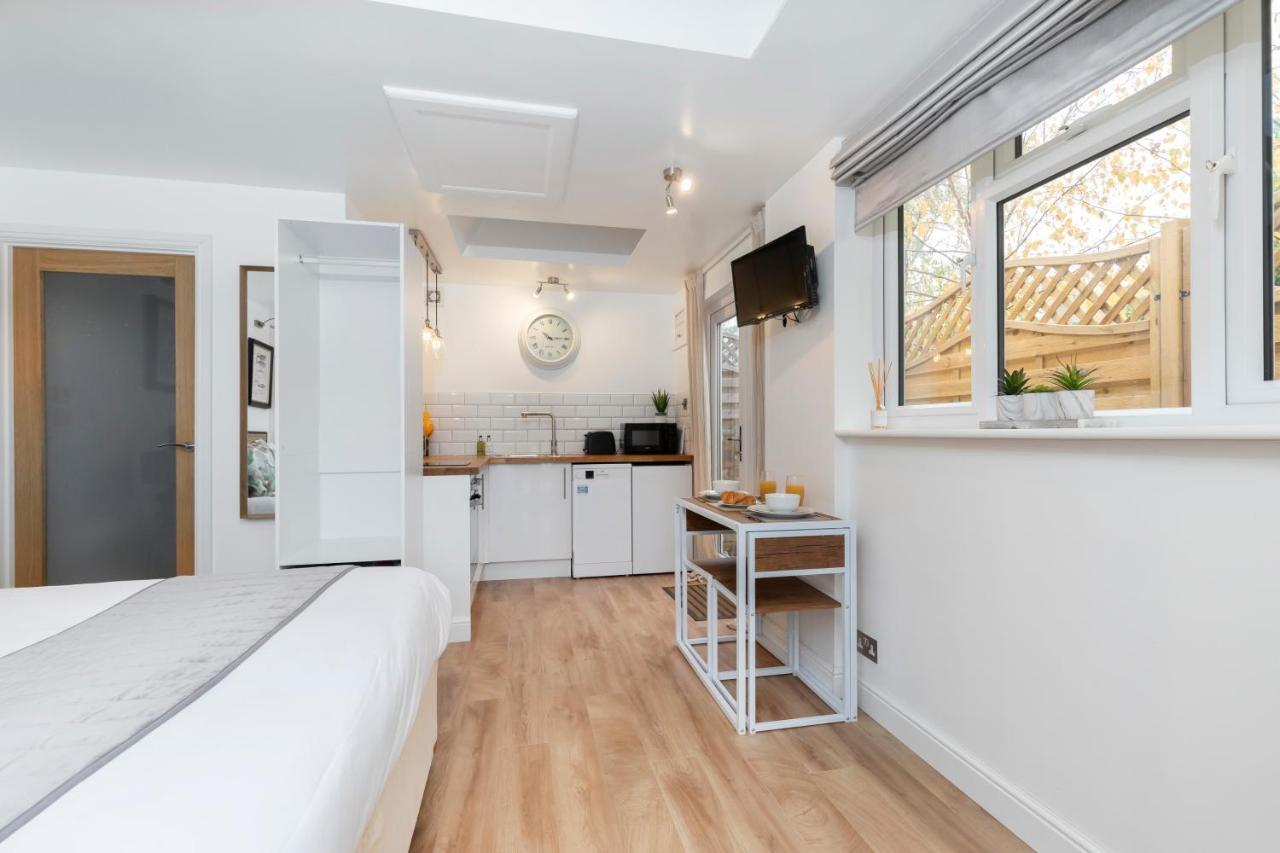 Modern Self Contained Studio Home Челтнъм Екстериор снимка